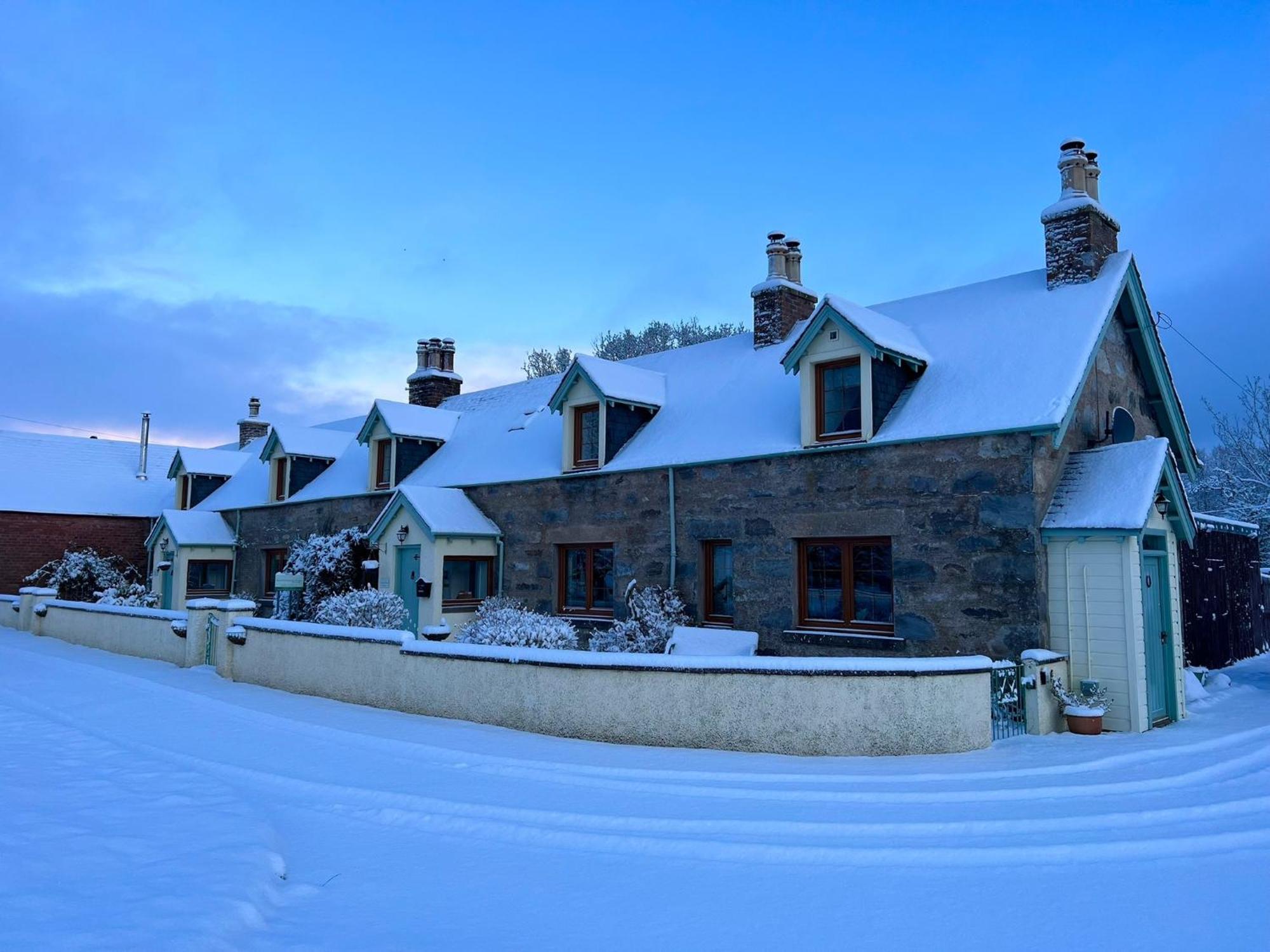Rosemount Bothy - Highland Cottage Garve Bagian luar foto